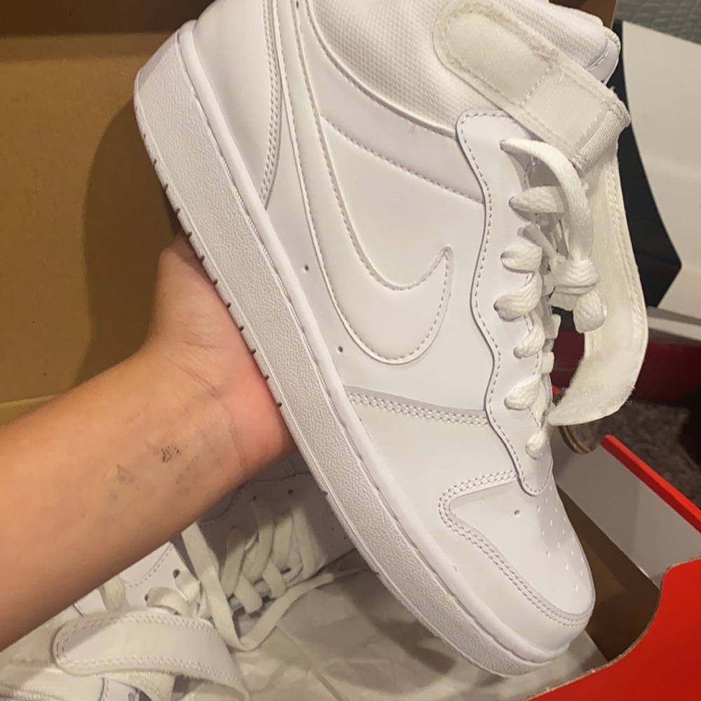 Nikes - Picture 3 of 8